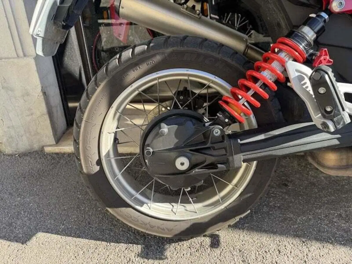 Moto Guzzi V85 TT (2024 - 26) (3)