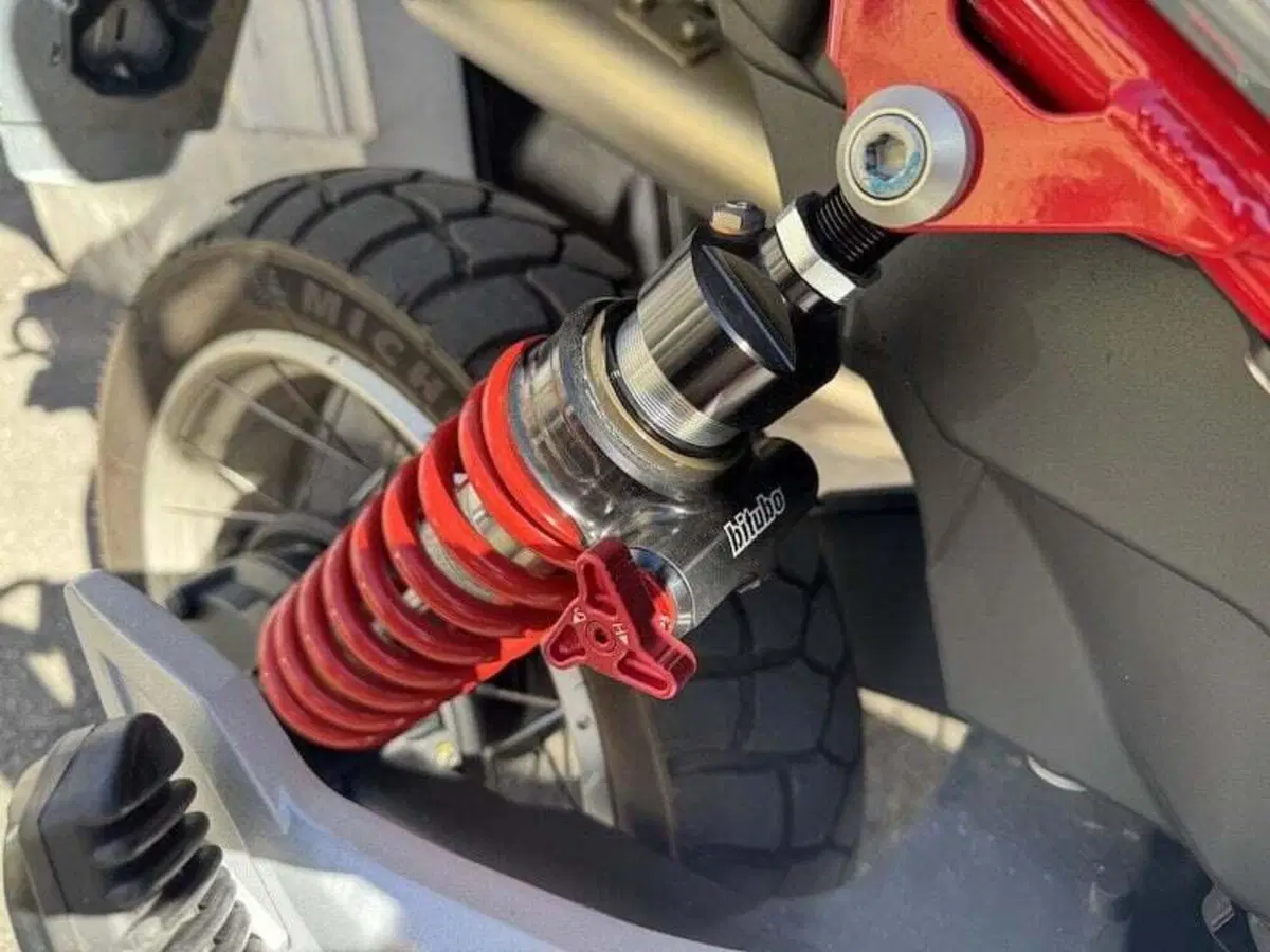 Moto Guzzi V85 TT (2024 - 26) (4)
