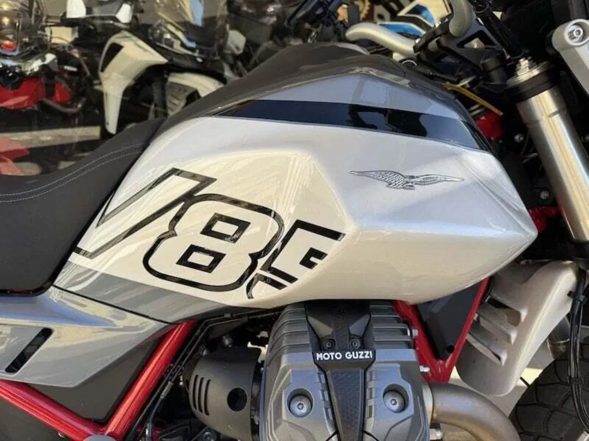 Moto Guzzi V85 TT (2024 - 26) (8)
