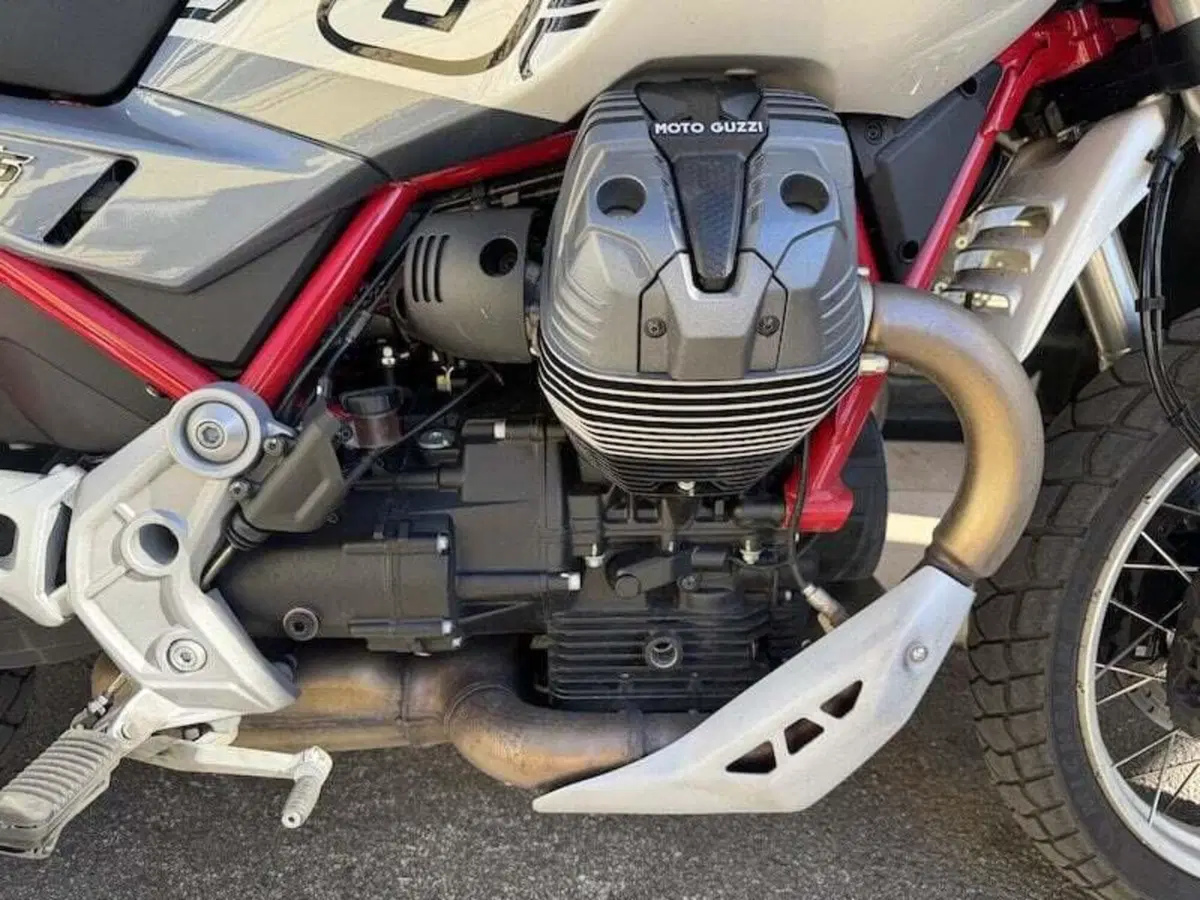 Moto Guzzi V85 TT (2024 - 26) (9)