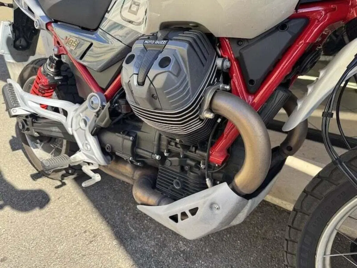 Moto Guzzi V85 TT (2024 - 26) (11)