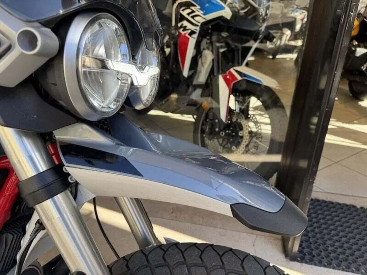 Moto Guzzi V85 TT (2024 - 26) (13)