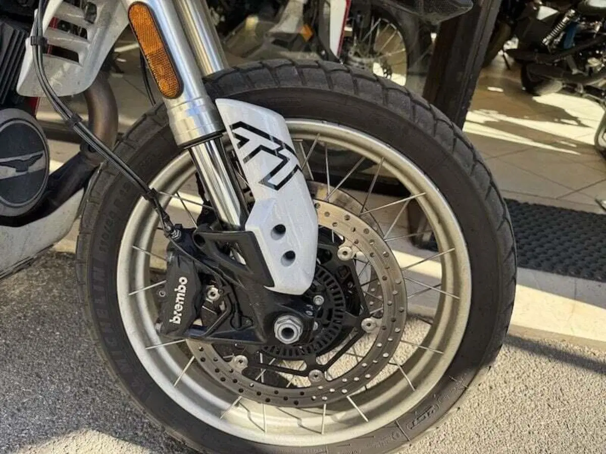 Moto Guzzi V85 TT (2024 - 26) (14)