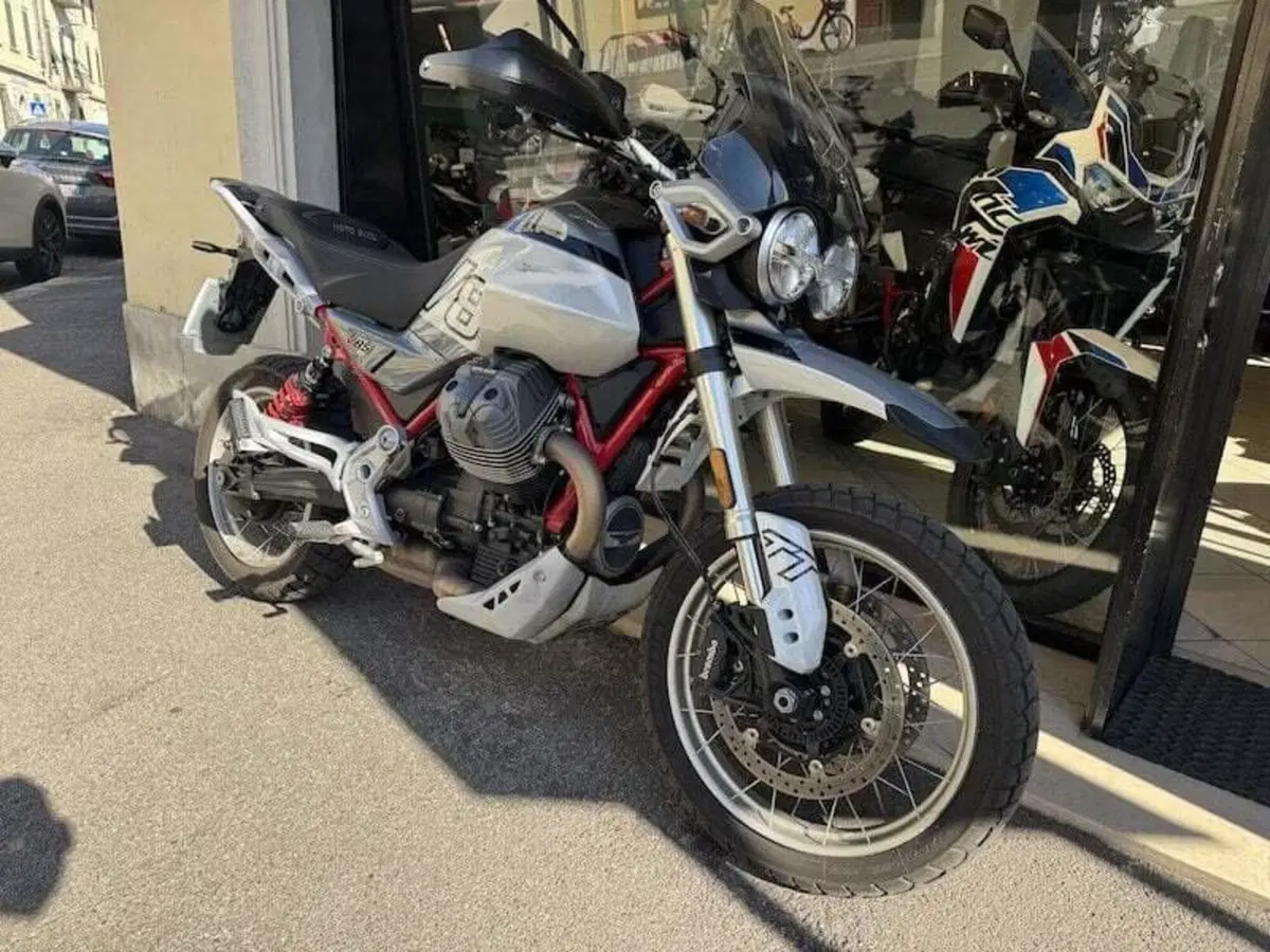 Moto Guzzi V85 TT (2024 - 26) (16)