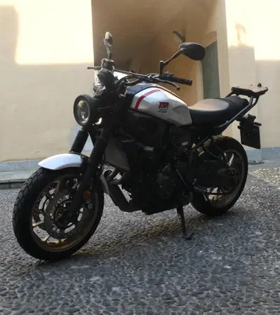 Yamaha XSR 700 XTribute (2022 - 24) usata
