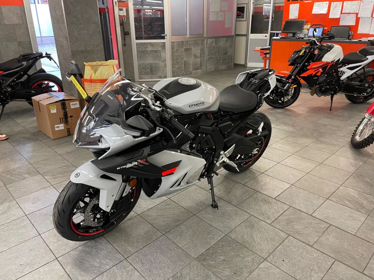 CFMOTO 675SR-R (2025 - 26) (3)