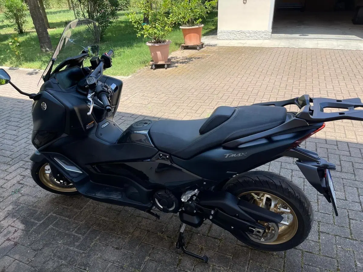 Yamaha T-Max 560 Tech Max (2022 - 24) (12)