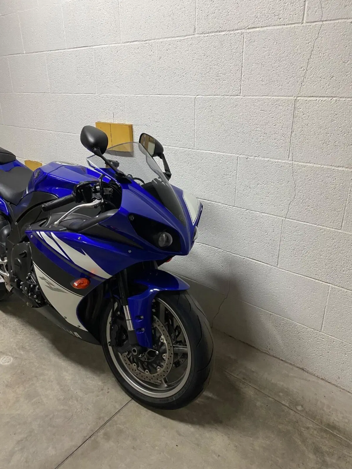Yamaha YZF R1 (2009 - 11) (2)