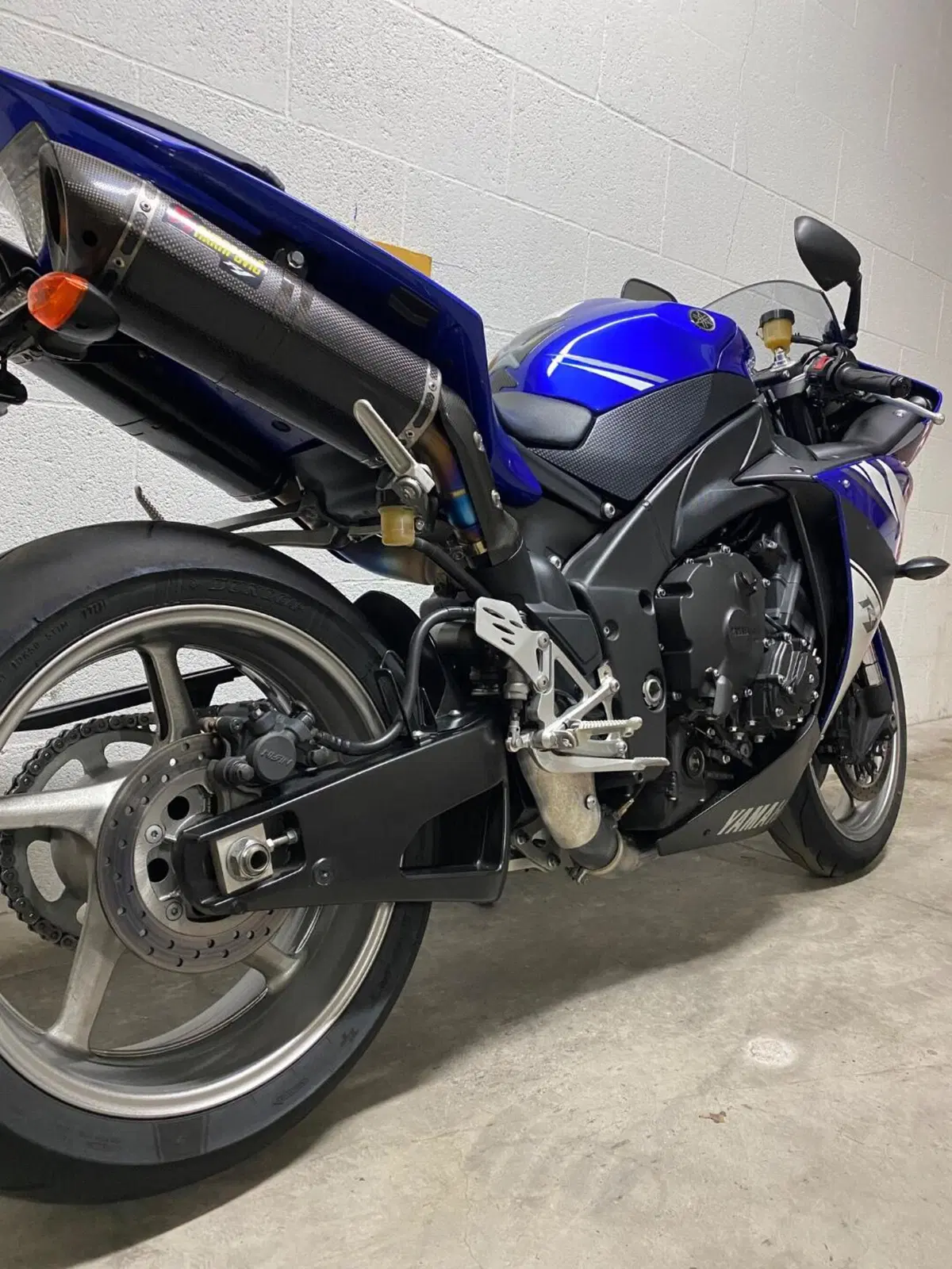 Yamaha YZF R1 (2009 - 11) (4)