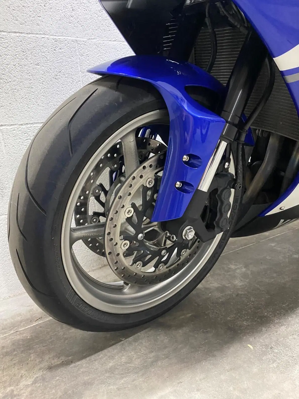 Yamaha YZF R1 (2009 - 11) (8)