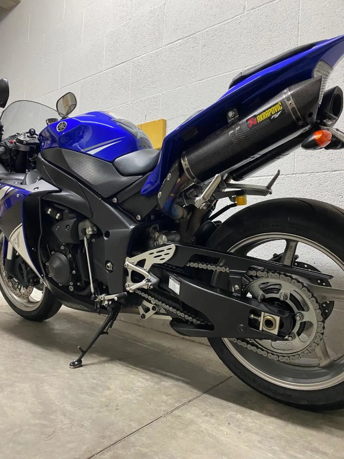 Yamaha YZF R1 (2009 - 11) (9)