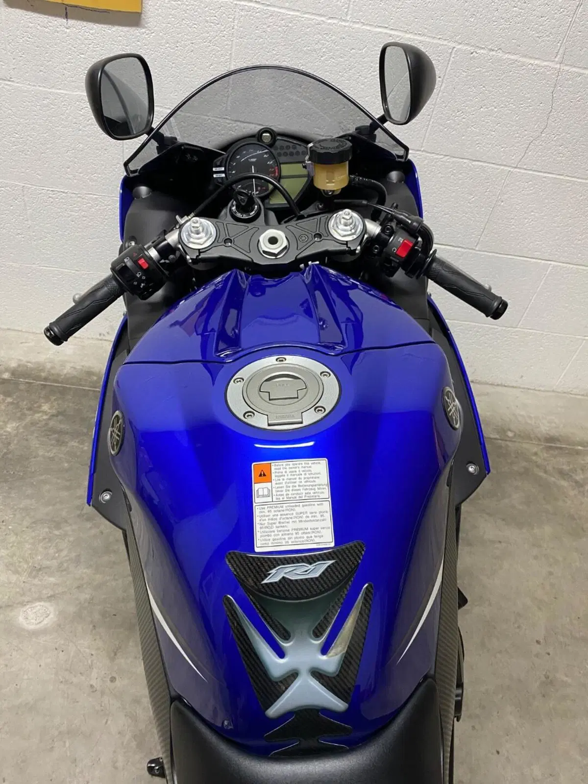 Yamaha YZF R1 (2009 - 11) (11)