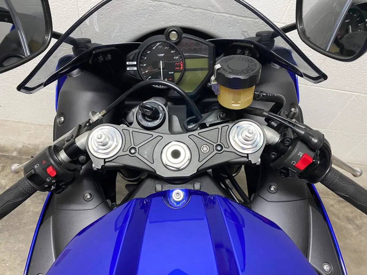 Yamaha YZF R1 (2009 - 11) (12)