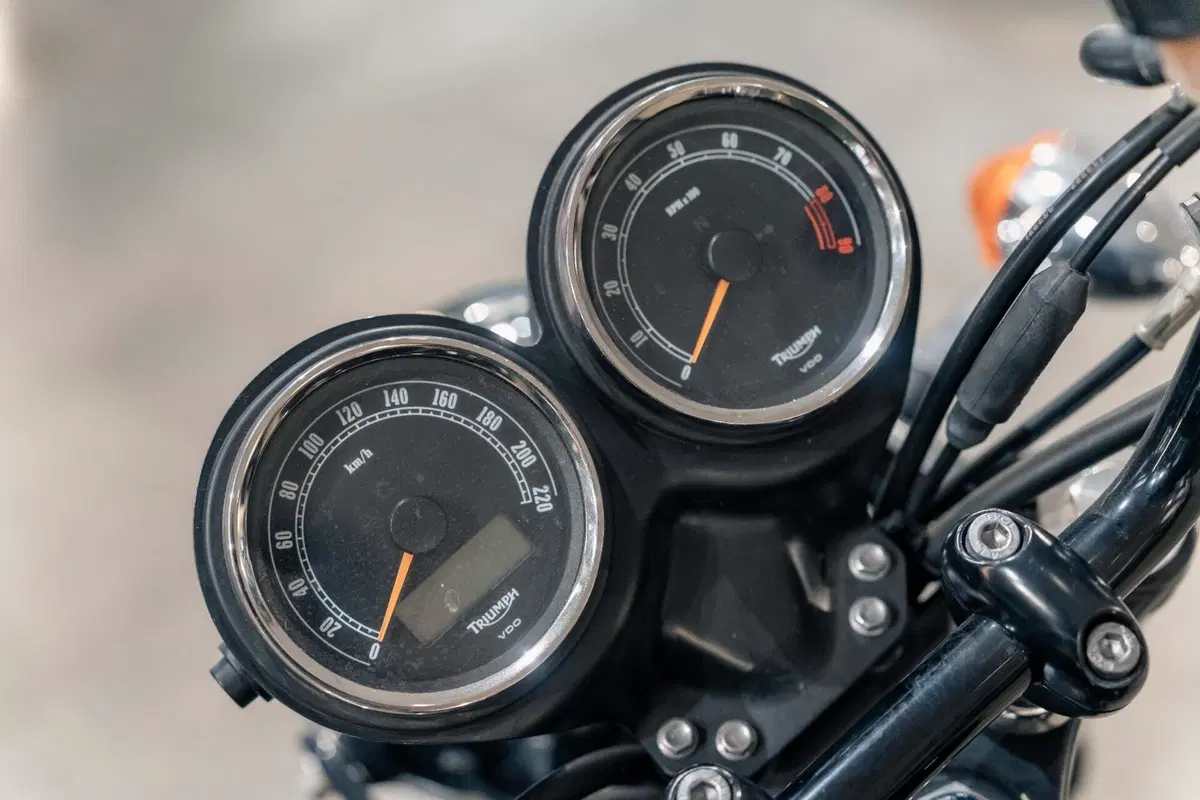 Triumph Bonneville T100 (2008 - 16) (4)