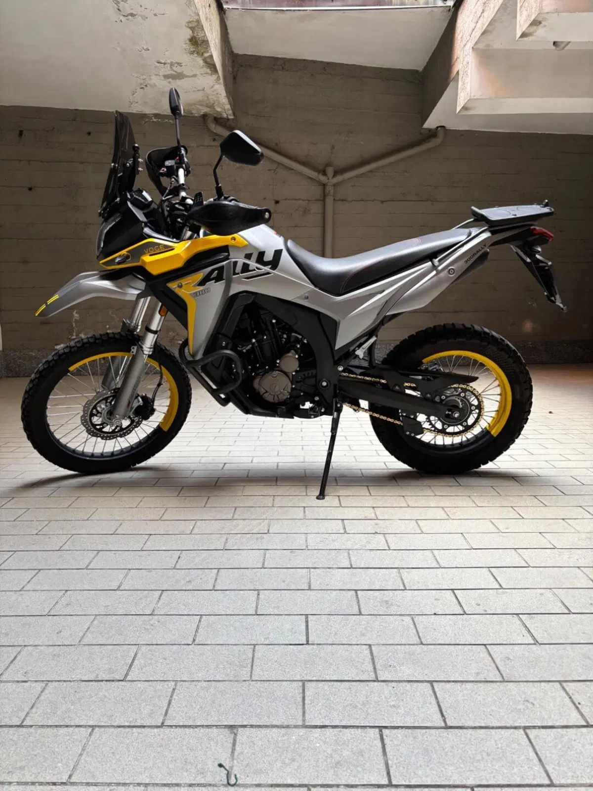 Voge 300 GY Rally (2022) (2)