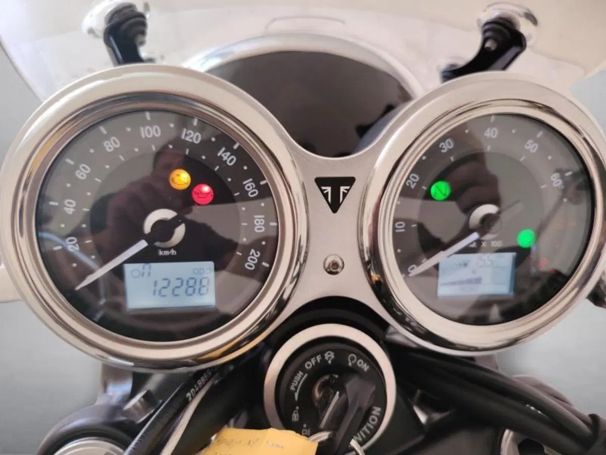 Triumph Bonneville T120 (2016 - 20) (14)
