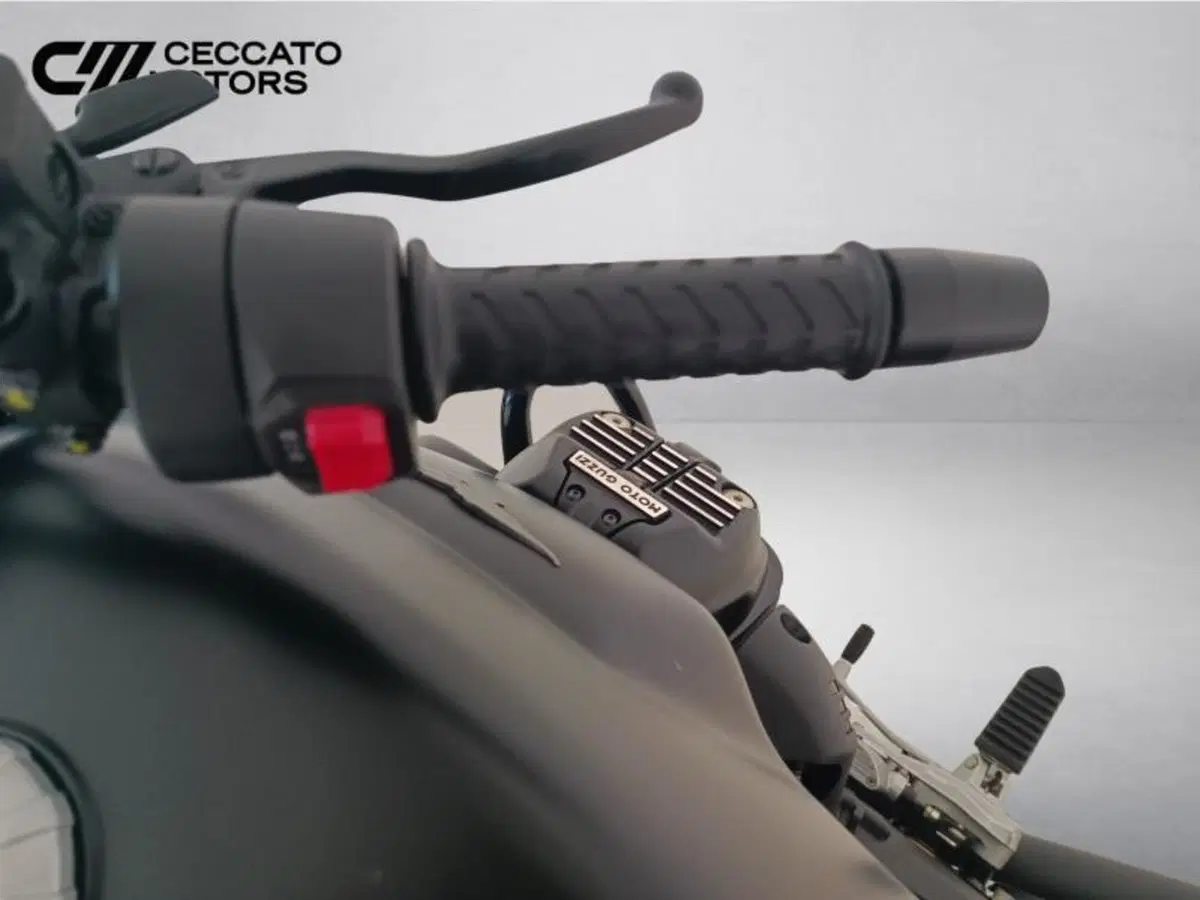 Moto Guzzi V7 850 Stone Special Abs (2021) (10)