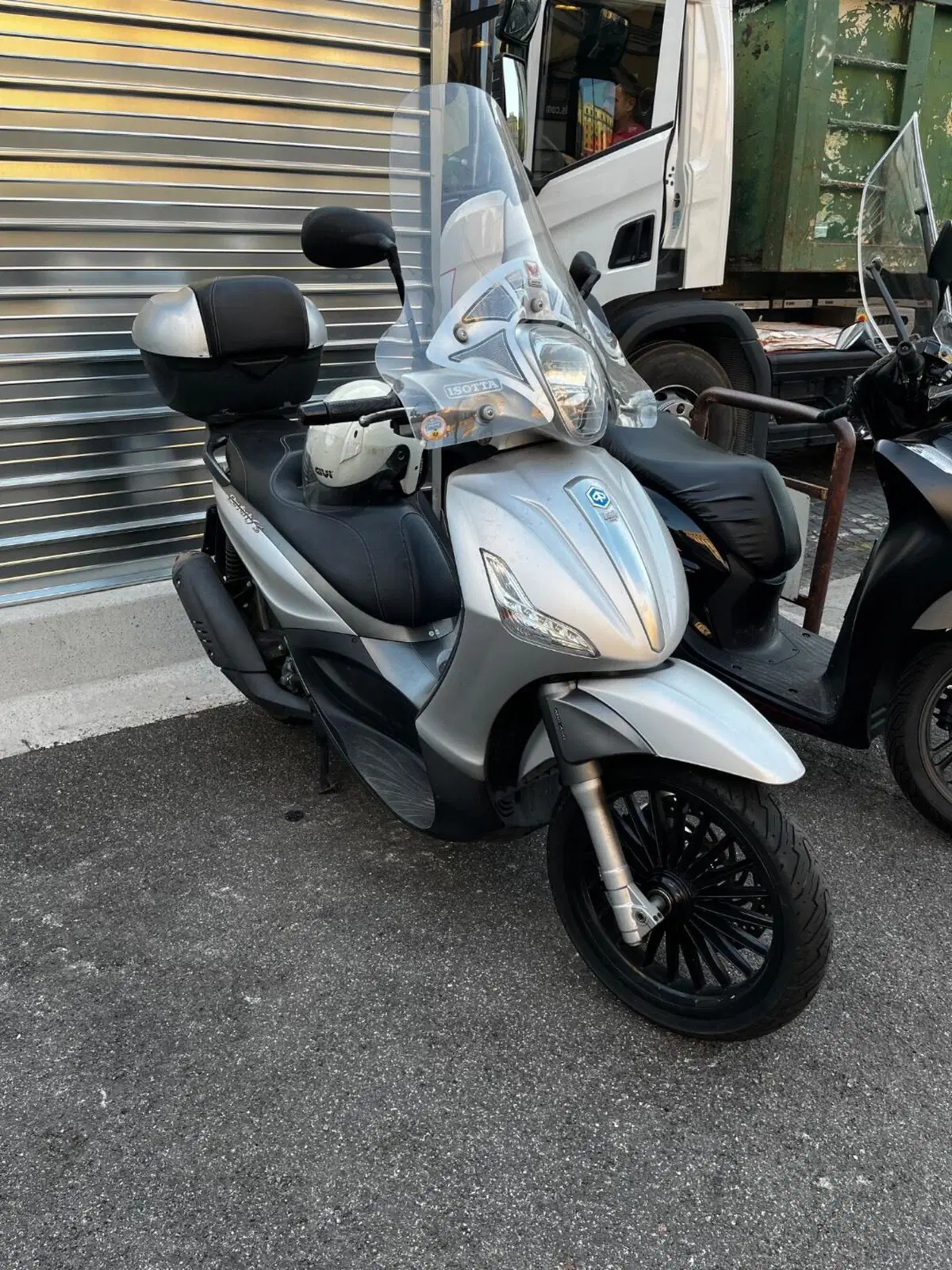 Piaggio Beverly 300 i.e. ABS-ASR (2016 - 20) (2)
