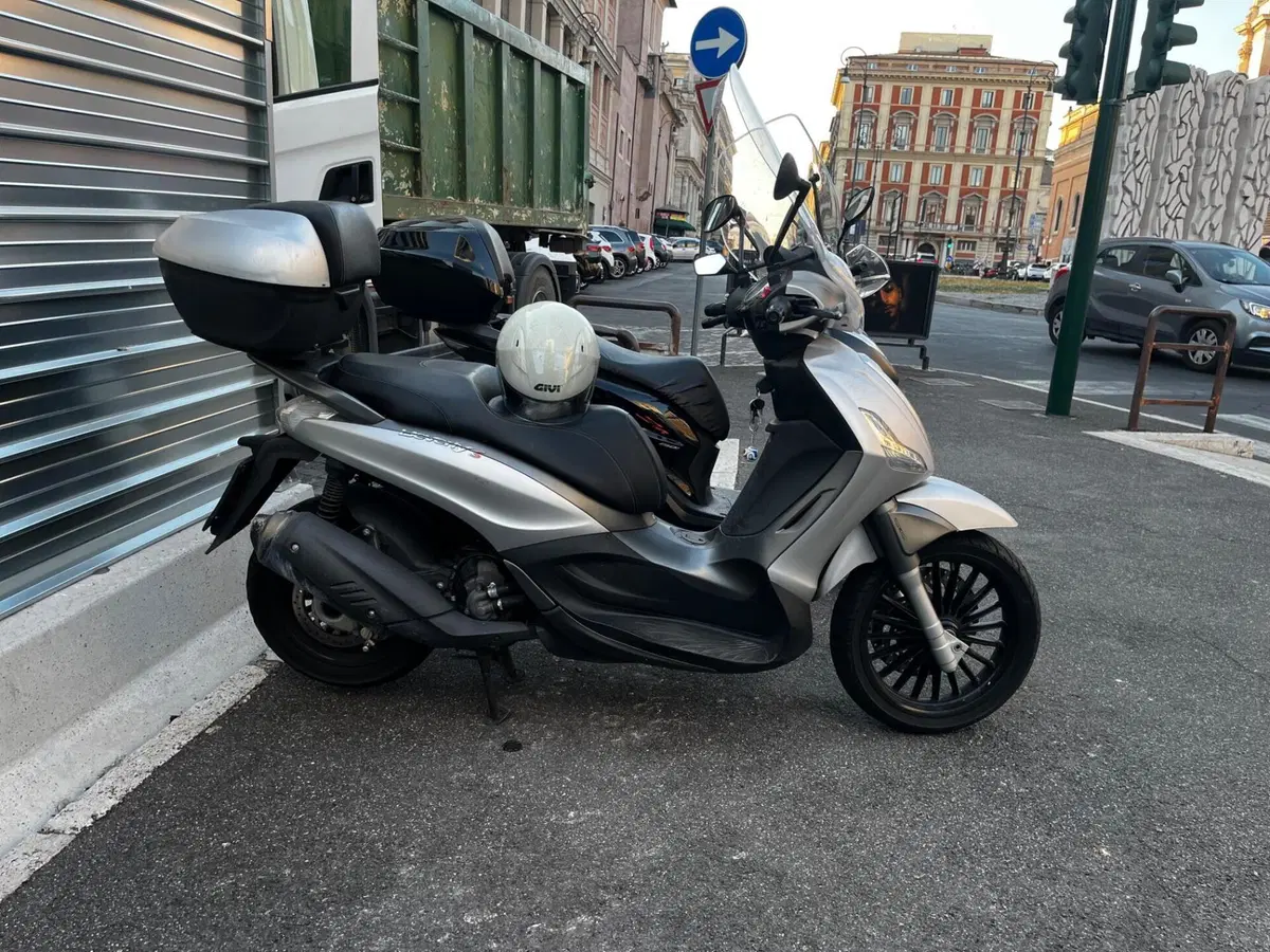 Piaggio Beverly 300 i.e. ABS-ASR (2016 - 20) (3)