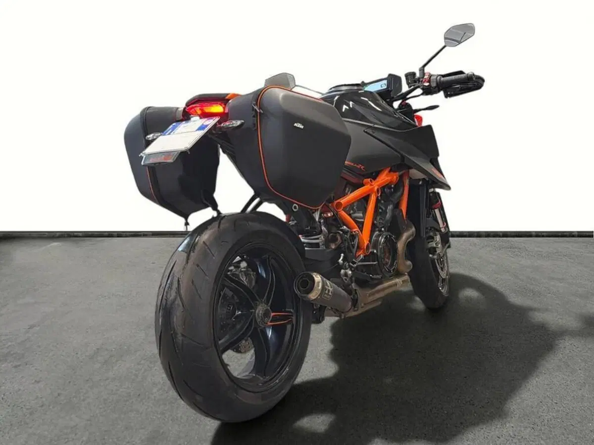 KTM 1290 Super Duke R (2020) (3)