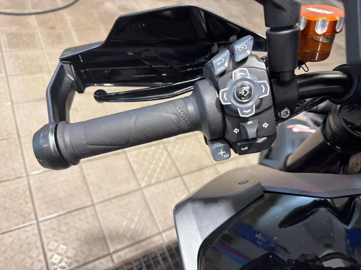 KTM 1290 Super Duke R (2020) (5)
