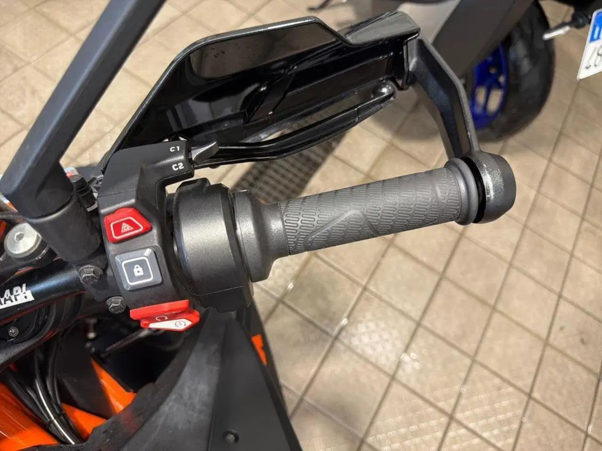 KTM 1290 Super Duke R (2020) (9)