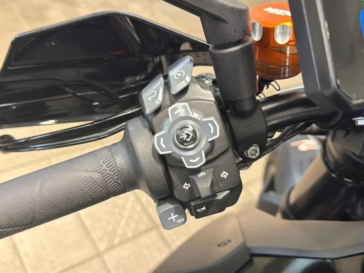 KTM 1290 Super Duke R (2020) (6)