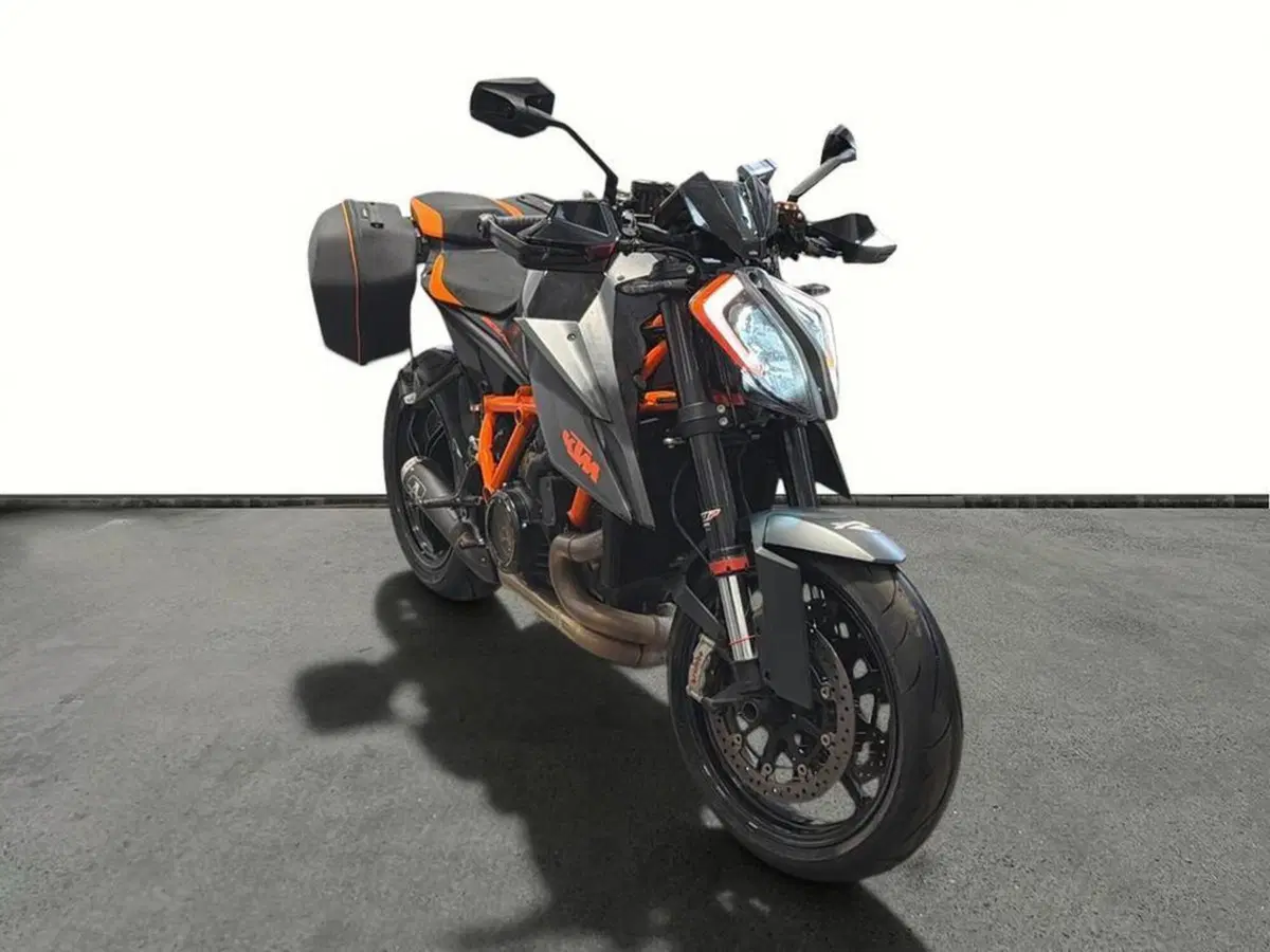 KTM 1290 Super Duke R (2020) (2)