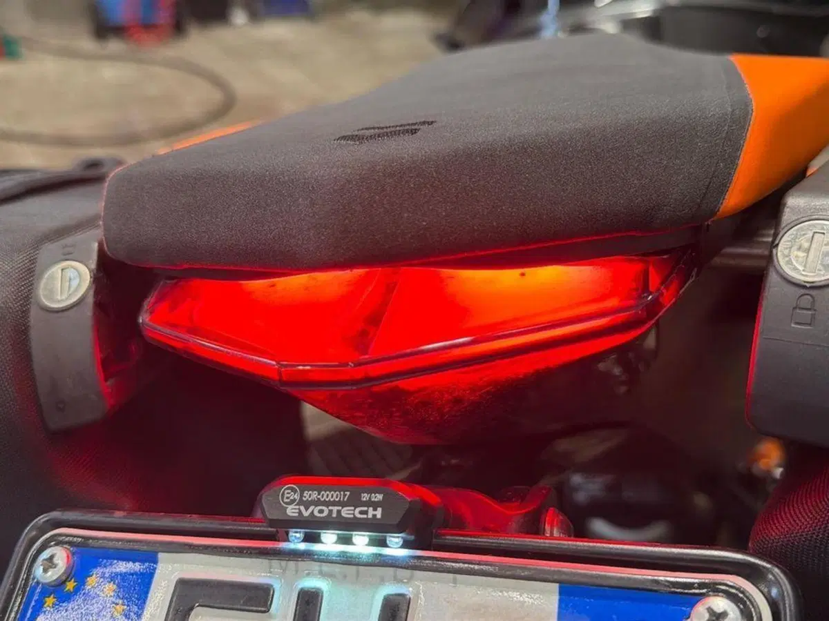 KTM 1290 Super Duke R (2020) (13)