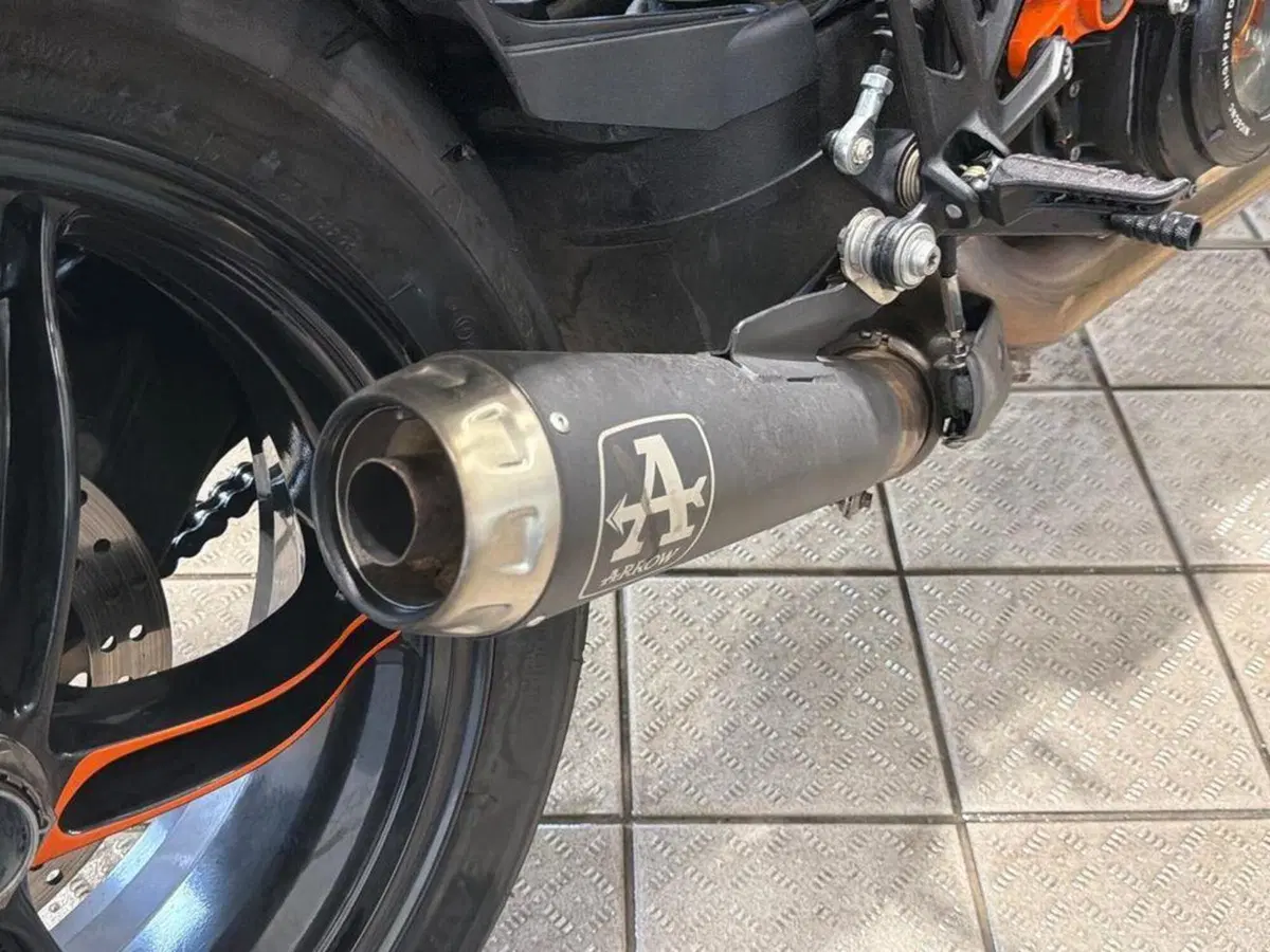 KTM 1290 Super Duke R (2020) (11)