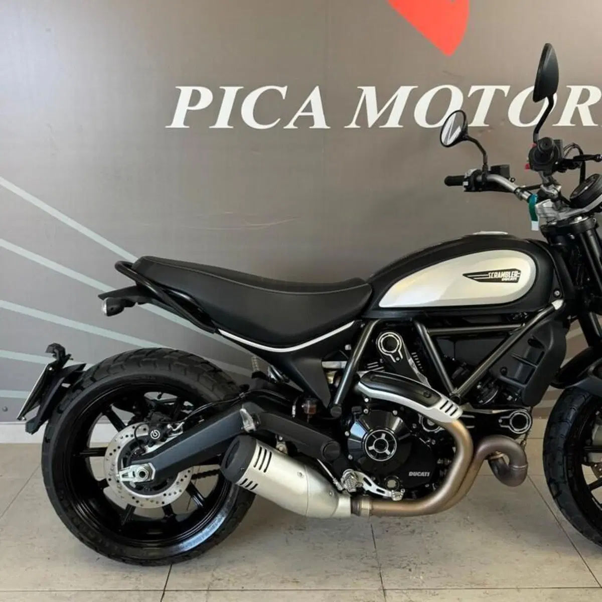 Ducati Scrambler 800 Icon Dark (2021 - 22) (2)