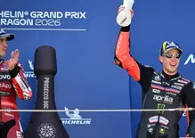 Bezzecchi conferma la versione di Márquez: Ha ragione, non si pensa né alla madre, né al cane. Comunque complimenti a lui