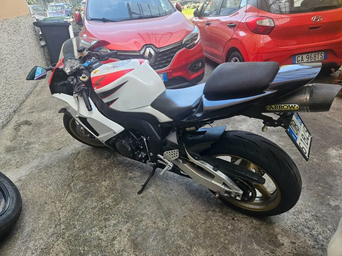 Honda CBR 1000 RR Fireblade (2006 - 07) (2)