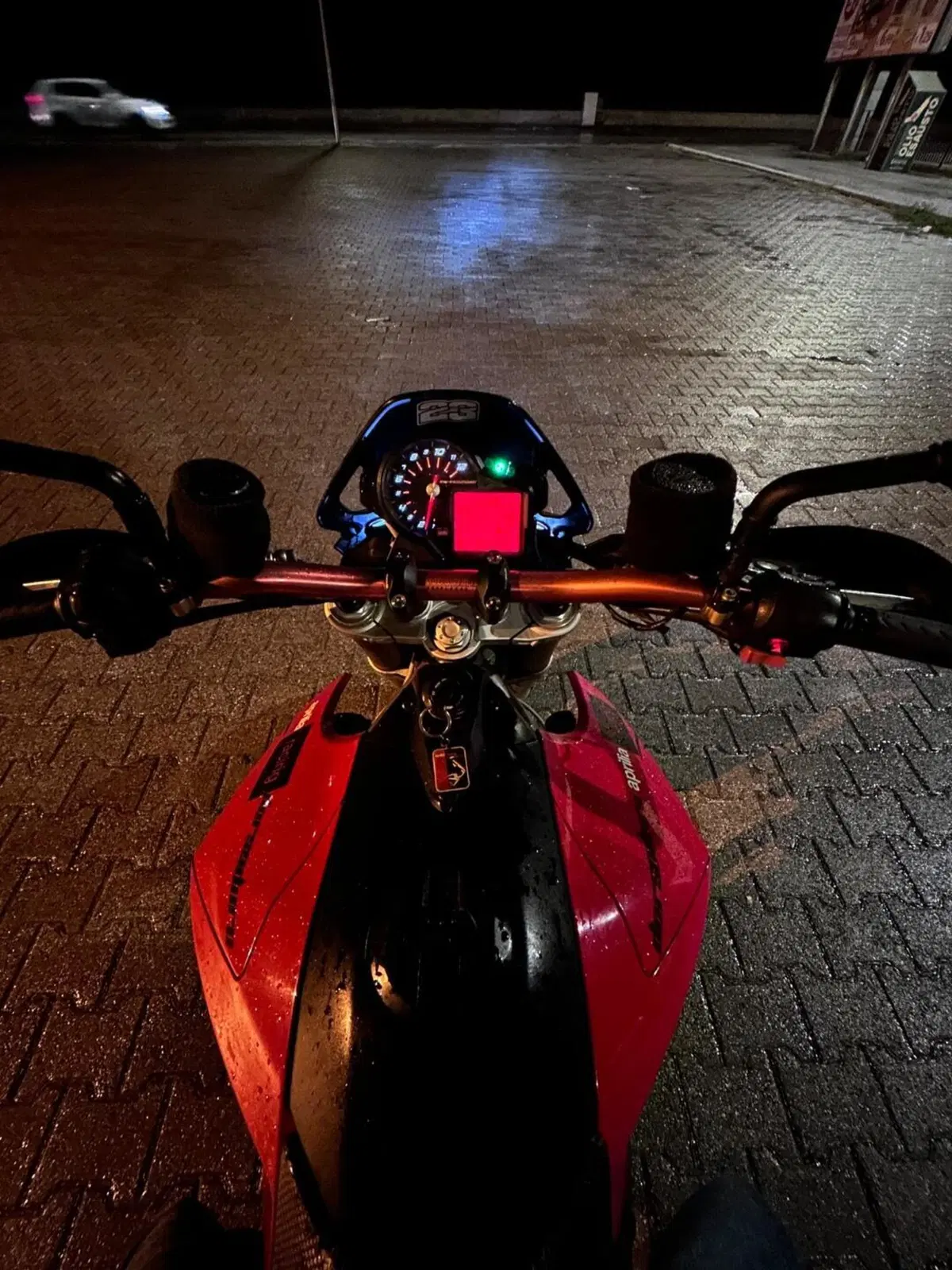 Aprilia Dorsoduro 750 (2009 - 14) (5)