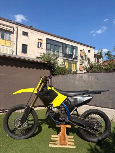 Suzuki RM 125 Valenti Racing (2006 - 07) usata