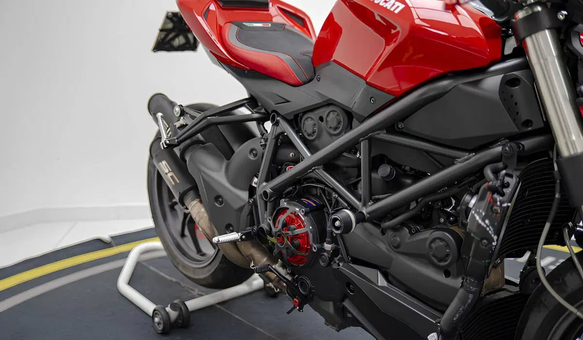 Ducati Streetfighter (2009 - 12) (7)
