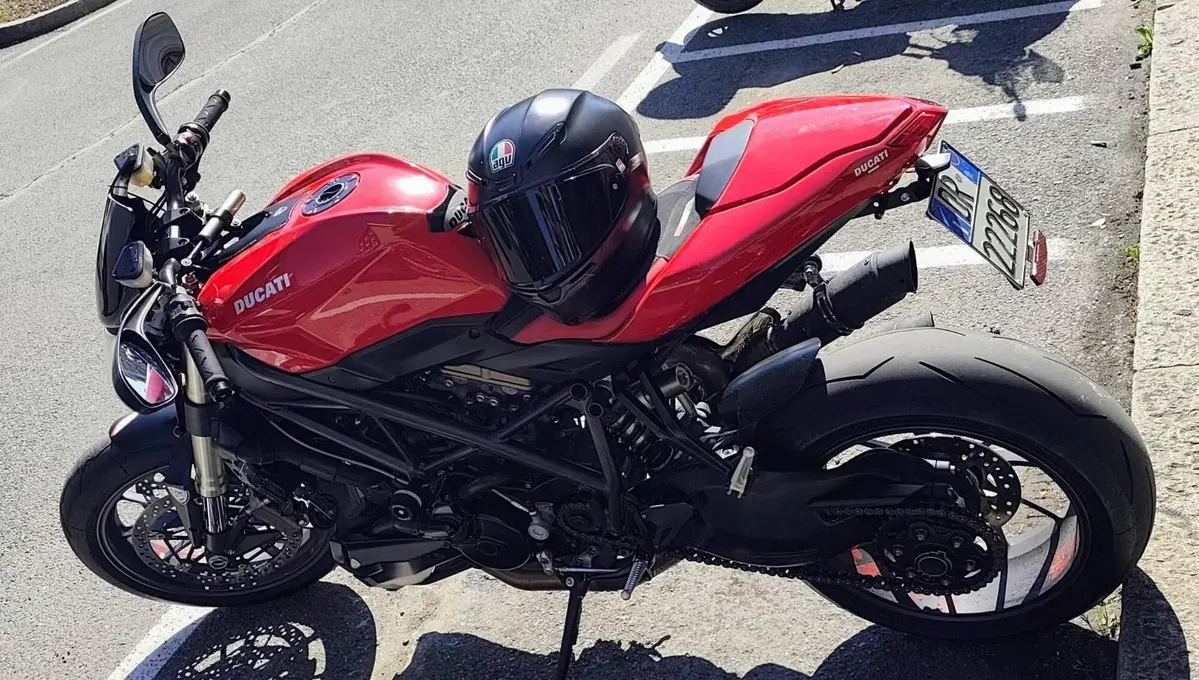 Ducati Streetfighter (2009 - 12) (4)