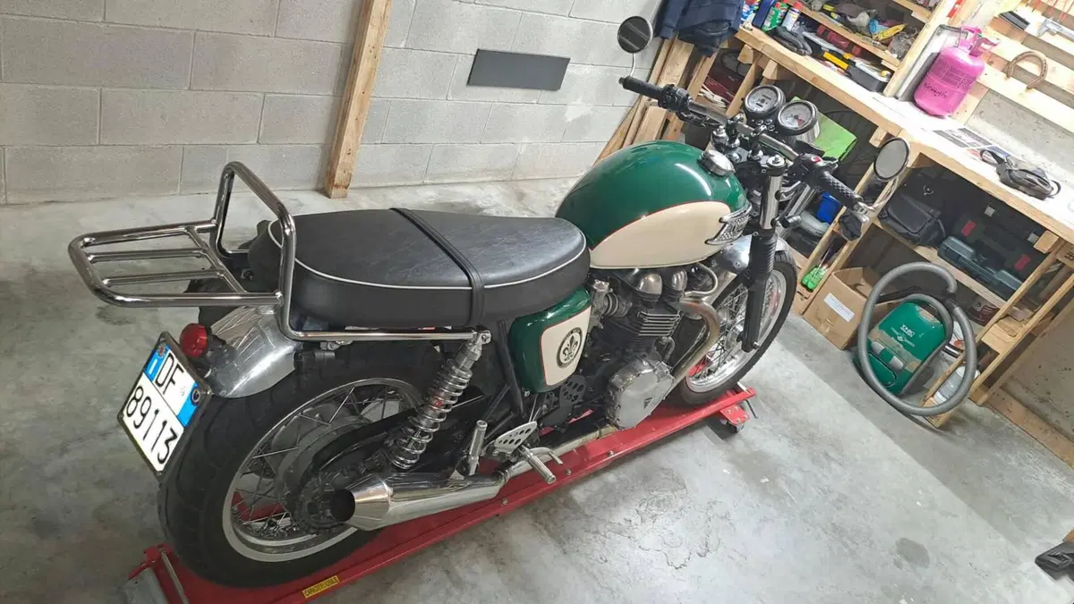 Triumph Thruxton 900 (2004 - 15) (2)
