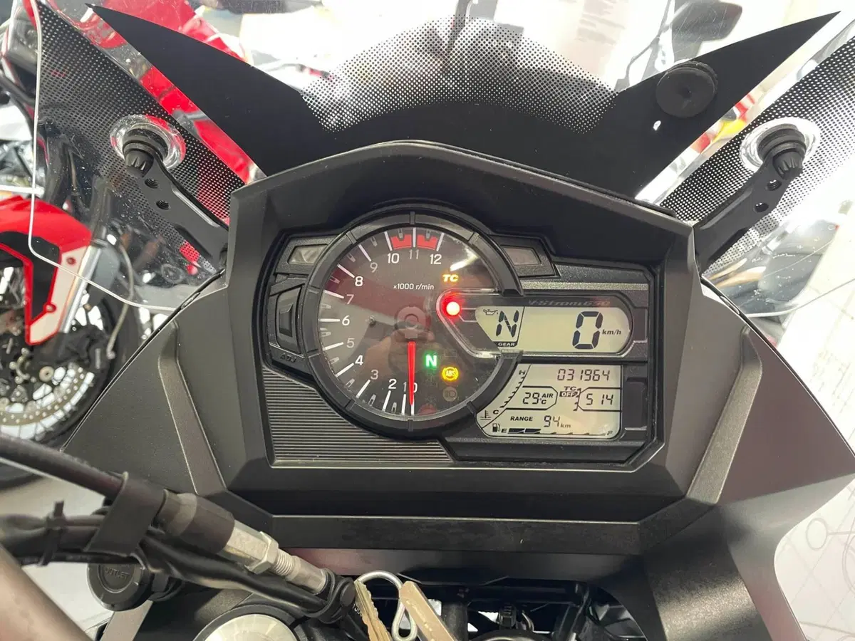 Suzuki V-Strom 650 (2021 - 25) (6)