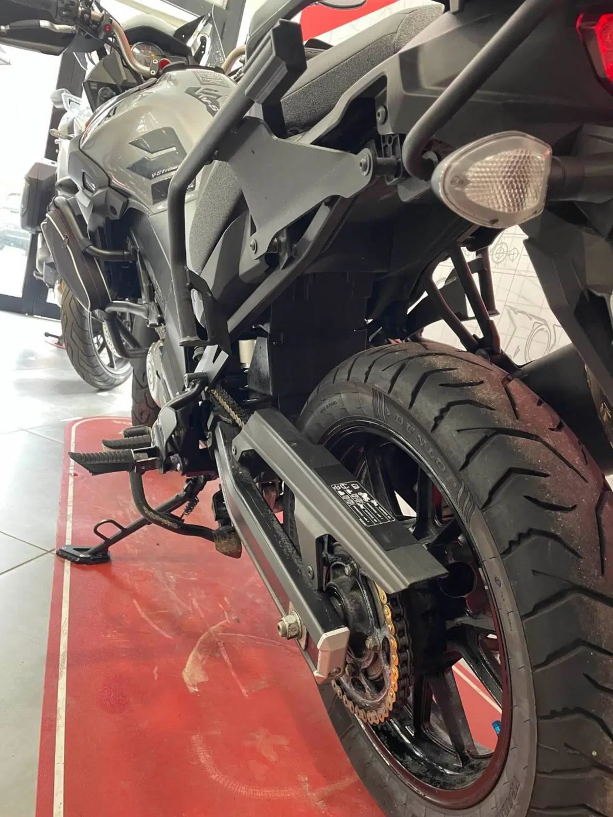 Suzuki V-Strom 650 (2021 - 25) (7)