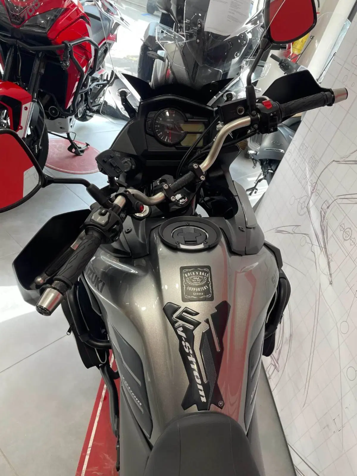 Suzuki V-Strom 650 (2021 - 25) (9)