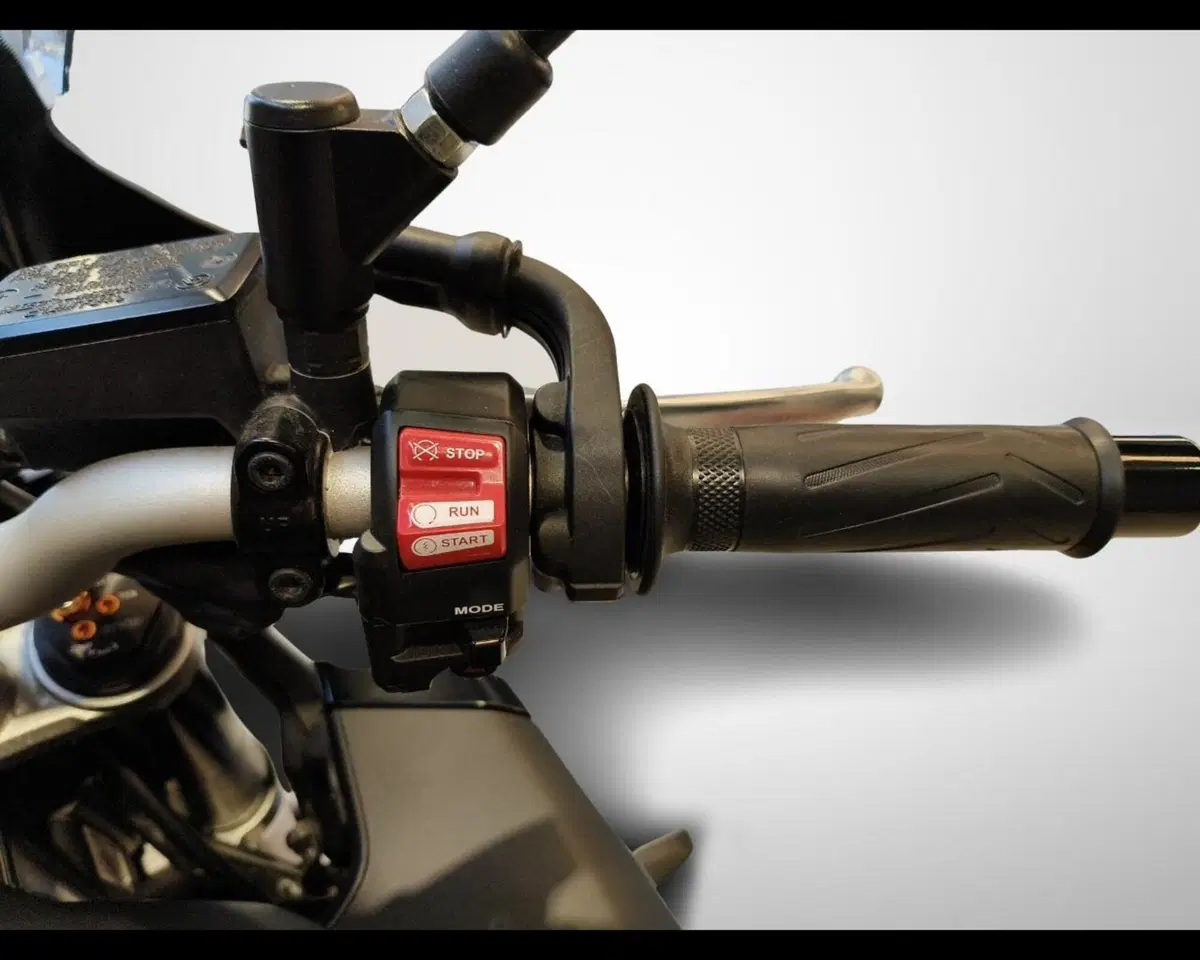 Yamaha MT-10 (2017 - 20) (11)