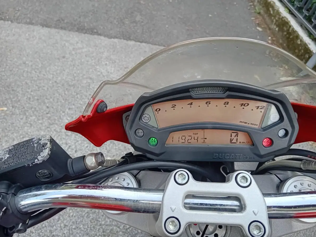 Ducati Monster 696 (2008 - 13) (6)