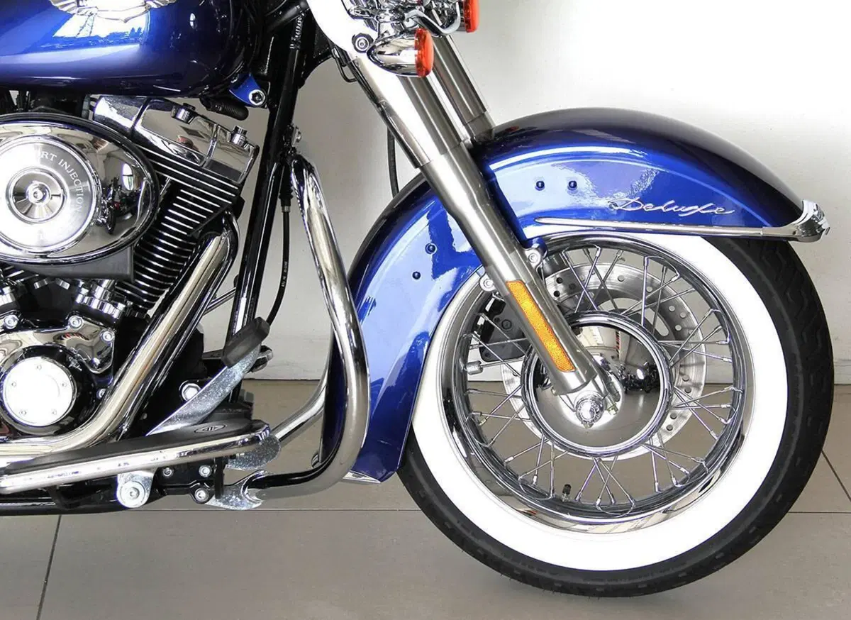 Harley-Davidson 1450 Deluxe (2005 - 06) - FLSTNI (2)