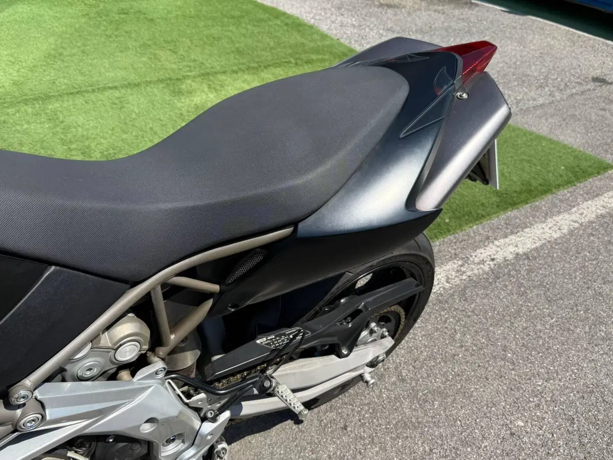 Aprilia Dorsoduro 750 (2009 - 14) (5)
