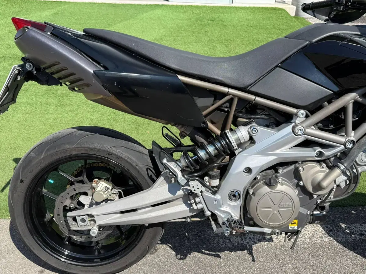 Aprilia Dorsoduro 750 (2009 - 14) (11)