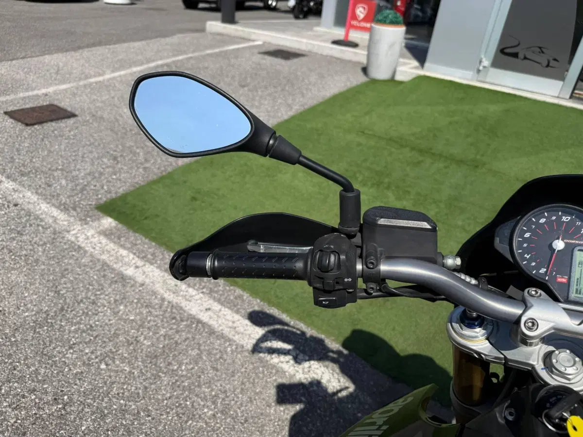 Aprilia Dorsoduro 750 (2009 - 14) (17)