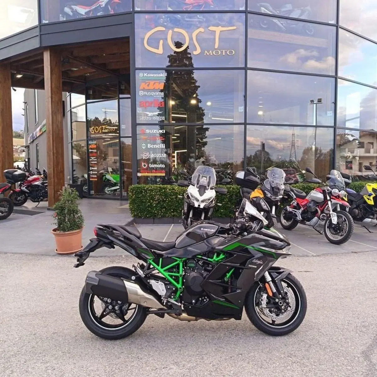 Kawasaki Ninja H2 SX SE (2023 - 26) (2)