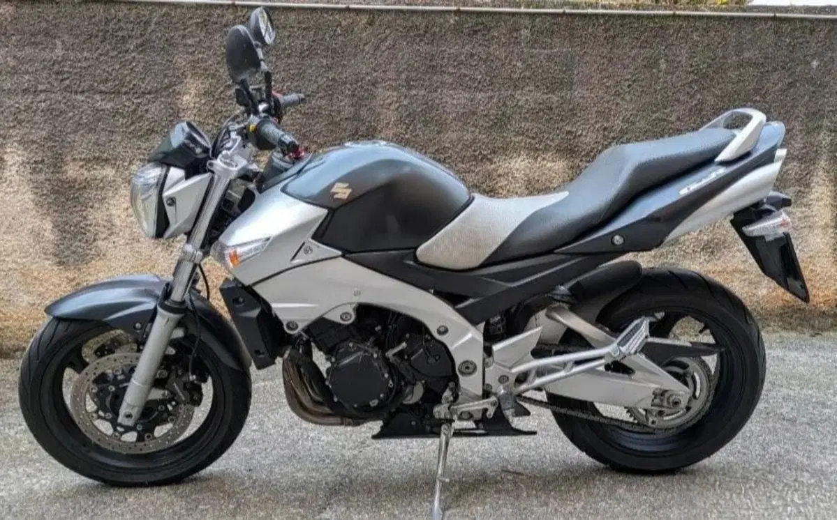 Suzuki GSR 600 (2006 - 11)