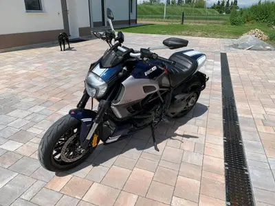 Ducati Diavel 1200 Carbon (2010 - 13) usata